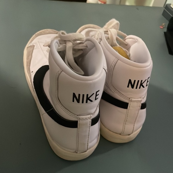 Women’s Nike Blazer Mid ‘77 high tops - Picture 3 of 3